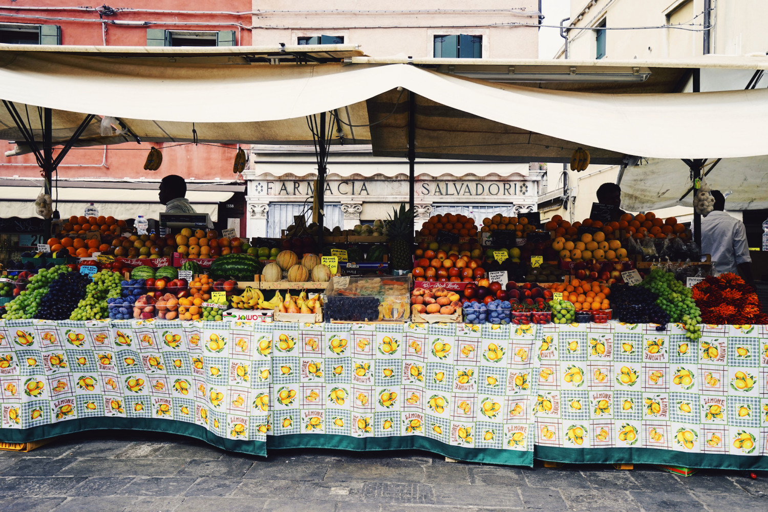 venice-fresh-fruit-stand-dante-vincent-photography